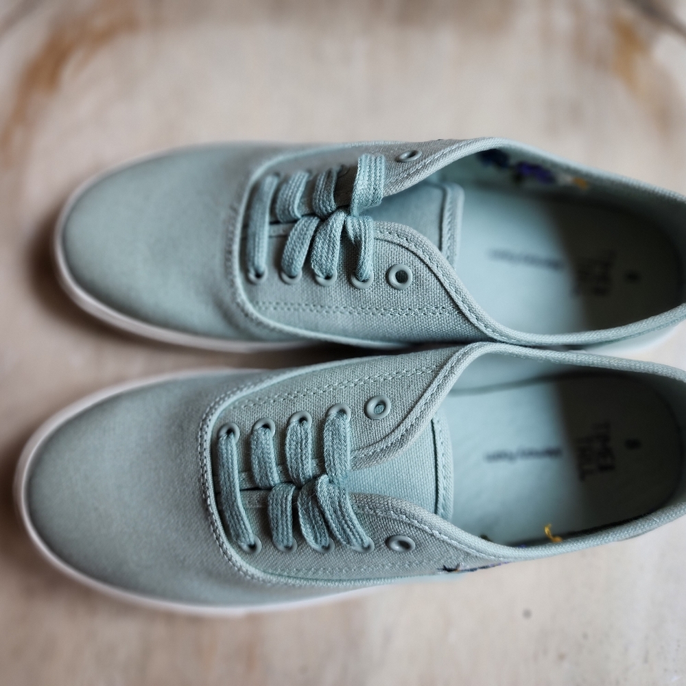 Hand Embroidered Time & Tru Green Canvas Sneakers - 8 - Picture 4 of 6